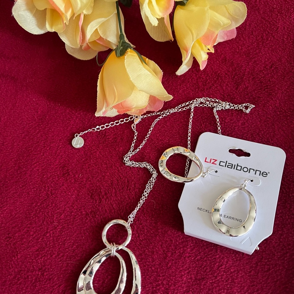 Liz Claiborne Silver Jewelry Set Necklace with Pendant and Earrings NWT